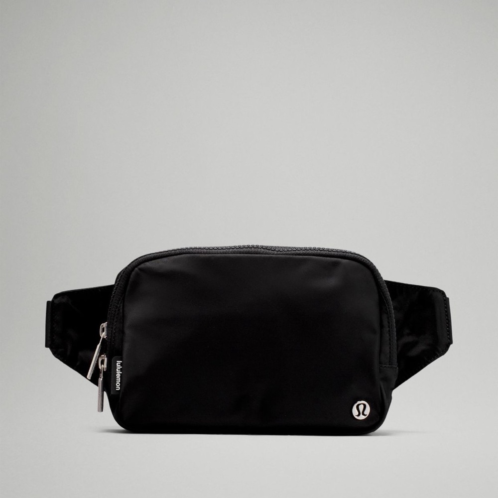 NWT Lululemon black belt bag 2L